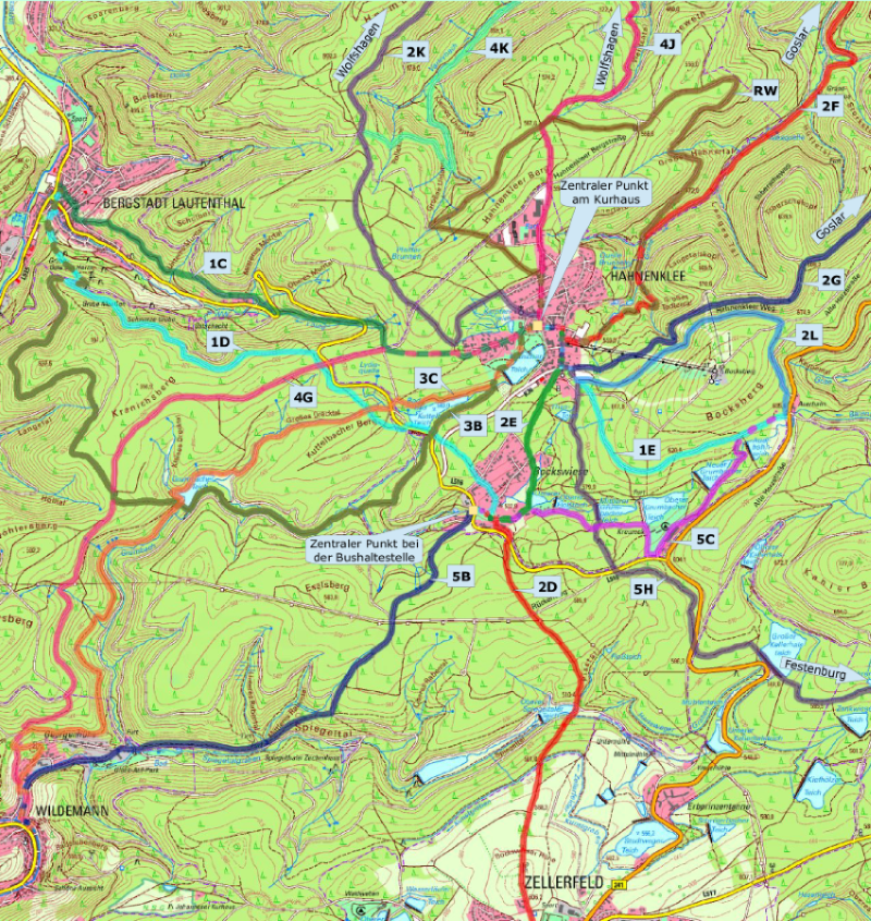 Auf einer Landkarte sind mehrere Wanderwege farbig markiert. Das Wandergebiet befindet sich rund um Hahnenklee-Bockswiese. Die Wege sind sind mit Buchstaben und Zahlen nummeriert.